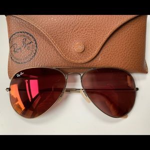Red reflective Ray ban aviators